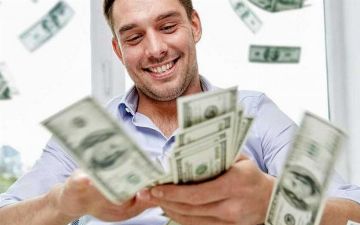 Российский психолог назвал привычки, которые мешают стать богатым