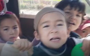 В Ферганской области водитель посадил несколько десятков детей в «Дамас»