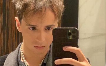 Музыкальный продюсер Слава Мэрлоу побрился налысо - видео