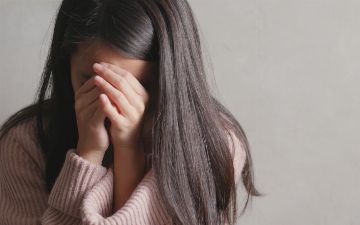 Издевавшегося над своей дочерью отца арестовали на пять суток