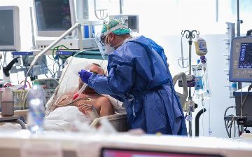 Врачи рассказали о способности коронавируса убивать рак