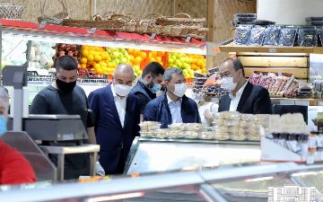 Хоким Ташкента и премьер-министр проверили рынки и супермаркеты города