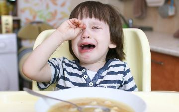 Стало известно, как не надо кормить ребёнка