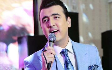 К Шохджахону Джураеву подошли на улице и пожелали здоровья Шерали Джураеву – видео  