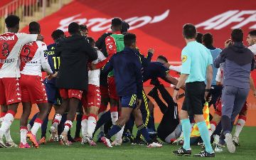 Футболисты устроили драку после матча на чемпионате Франции