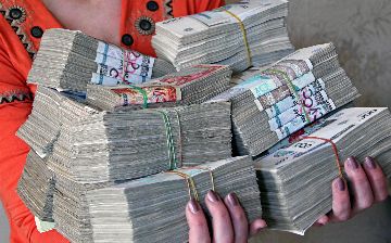 В Узбекистане сотрудники в сфере финансов и страховой деятельности получают самую высокую номинальную зарплату