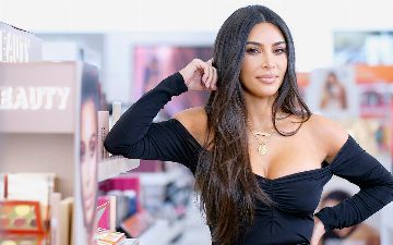 У Ким Кардашьян просят вернуть украденную статую