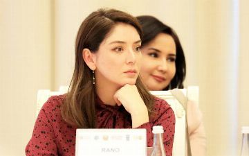 Актриса Рано Шодиева показала, как артистам приходится гримировать все тело для роли - видео