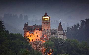 В замке графа Дракулы открылся пункт вакцинации от COVID-19