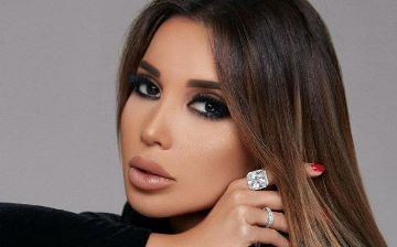 В сети распространилось видео, в котором певицу Райхон сопровождают 6 телохранителей – видео 