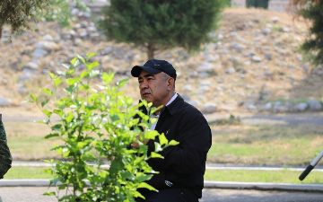 В Карши оградили территорию Дома журналистов для проведения заседания