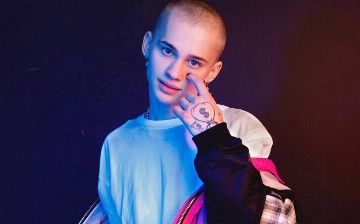 Даня Милохин опубликовал свои детские фотографии с милым хвостиком