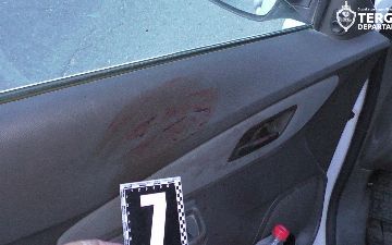 В Ташобласти узбекистанец напал с камнем на таксиста и украл несколько тысяч долларов