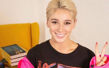 Настя Ивлеева выпила молоко прямо из вымени коровы - видео