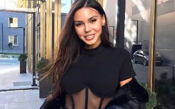 Попугай справил нужду на голову Оксане Самойловой – видео