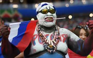 Болельщик спустил штаны перед соперником, и тот не забил пенальти. Лучше увидеть своими глазами