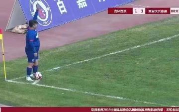 Китайский миллионер купил футбольный клуб и заставил тренера взять в команду своего 126-килограммового сына