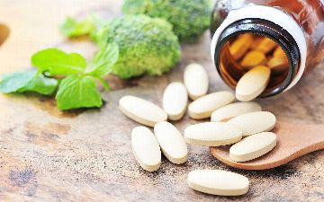 Узбекский терапевт рассказала, какие БАДы могут привести к акне