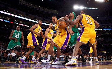 Леброн вывел свою команду в плей-офф НБА. Посмотрите, как это было