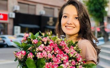 Блогер Хуснорик выступила на одной сцене с Юлдуз Усмановой