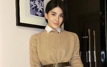 Зарина Низомутдинова тепло встретила свою маму в Москве -  видео