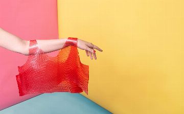 Дизайнер из Исландии создала одежду из мармеладок: посмотрите, как это выглядит