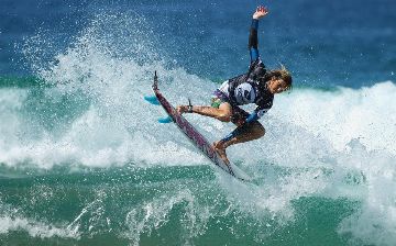 Чемпионат мира по серфингу стартует 29 мая: рассказываем, почему российские спортсмены могут уехать без досок с турнира