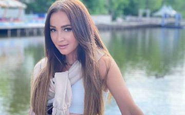 Бузову заметили с новым парнем — фото