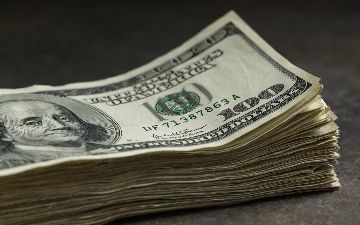 В Узбекистане курс доллара пошел на спад