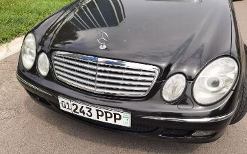 В Узбекистане выставили на продажу пять «Мерседесов» из гаража президента