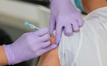 За вчерашний день было введено более 52 тысяч доз вакцины — узнали лидирующий город 