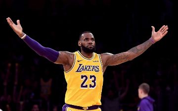 Леброн впервые за карьеру вылетел в первом раунде плей-офф НБА