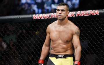 Экс-чемпион UFC Белфорт проведет боксерский поединок с блогером