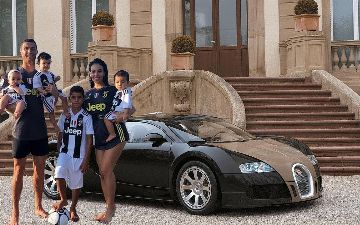 Роналду и Неймар: рассказываем, чей автопарк лучше