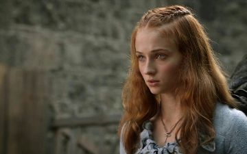 Вернулась к Сансе Старк: Софи Тернер показала новый имидж