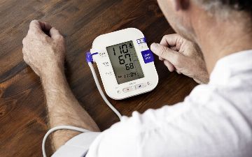 Низкое давление – причина обмороков: рассказываем, как избежать потери сознания