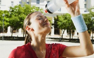 Можно ли тренироваться в жаркую погоду и какие правила нужно соблюдать