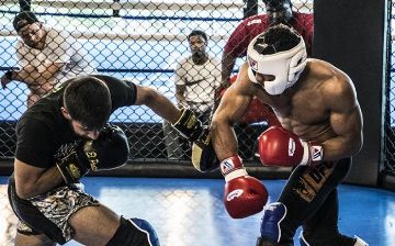 Боец UFC сорвался на спарринг-партнере из-за грязного приема (видео)