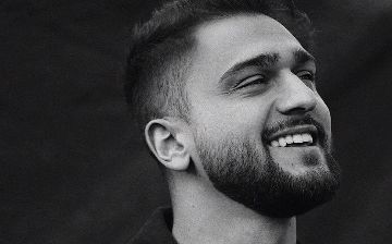 Джони опубликовал фото со своей мамой