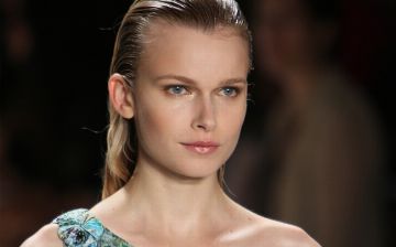 Эффект мокрых волос: стилист раскрыл способ создания новой любимой прически знаменитостей