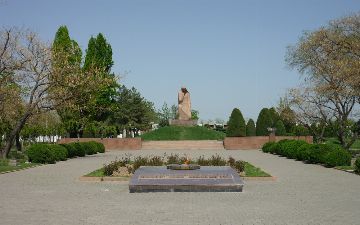 В Узбекистане прошла акция «Свеча памяти». Главы МИД стран СНГ прочли стихотворения на военную тематику