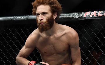 Боец UFC избил свою девушку и сломал ее iPhone 11