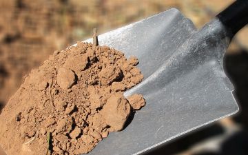 В Канаде нашли более 750 безымянных могил на территории бывшей школы-интерната