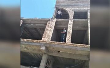 В Самаркандской области мужчина устроил «шоу», не желая выплачивать задолженность по кредиту