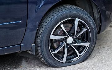 Узбекистанцам рассказали причину падения давления шин в жаркую погоду