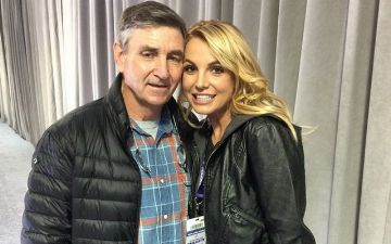 Близкая подруга семьи Бритни Спирс рассказала, как отец издевался над певицей в первые дни опекунства над ней