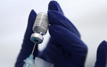 Эффективность вакцины Pfizer снизилась