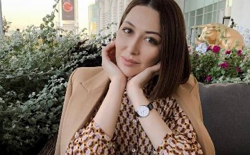 Лола впервые показала лицо младшей дочери Аиши - видео