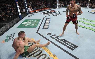 Порье победил Макгрегора после остановки боя со стороны врачей – видео 