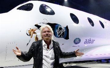Британский миллиардер Ричард Брэнсон отправился в космос - видео